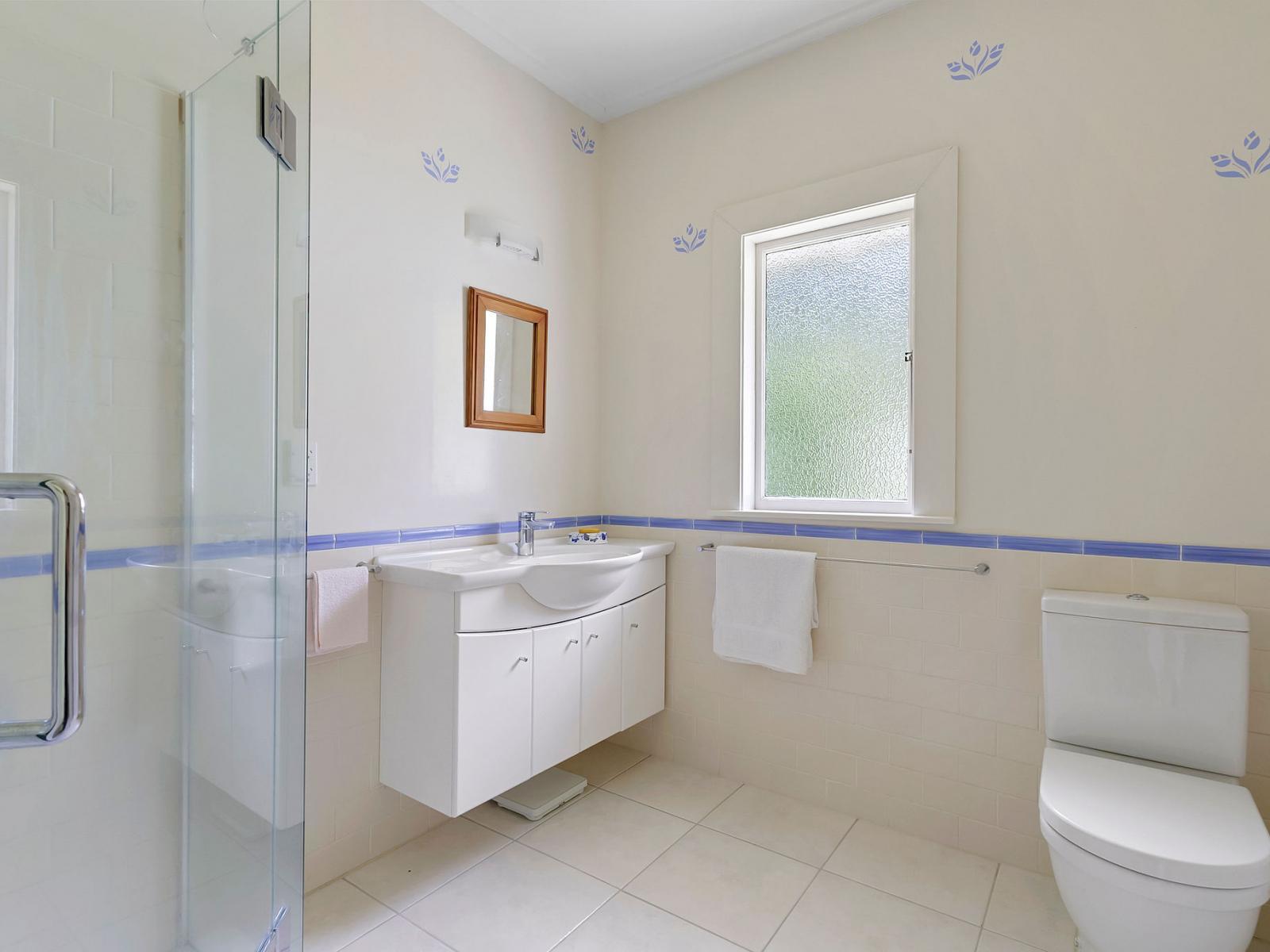 28 Kotari Road, Days Bay, Eastbourne 28 Kotari Road, Days Bay, Eastbourne