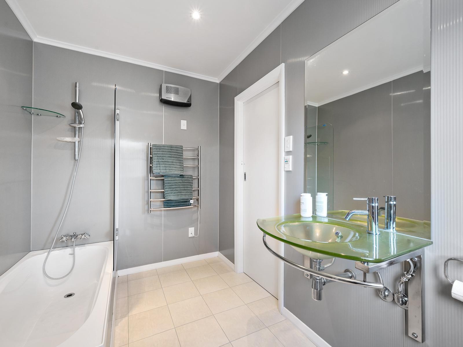 84 Waipapa Road, Hataitai 84 Waipapa Road, Hataitai