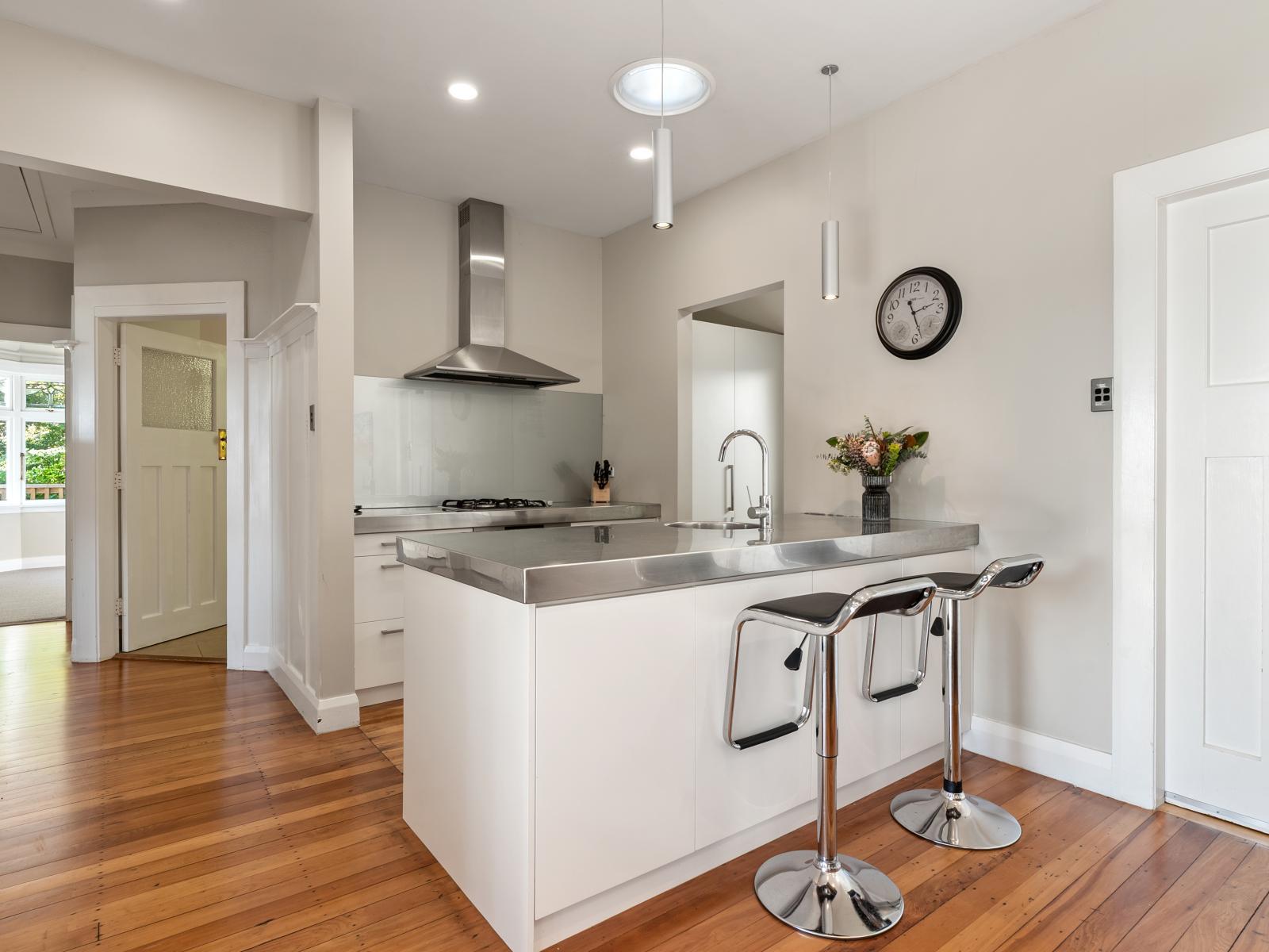 111 Muritai Road, Eastbourne 111 Muritai Road, Eastbourne