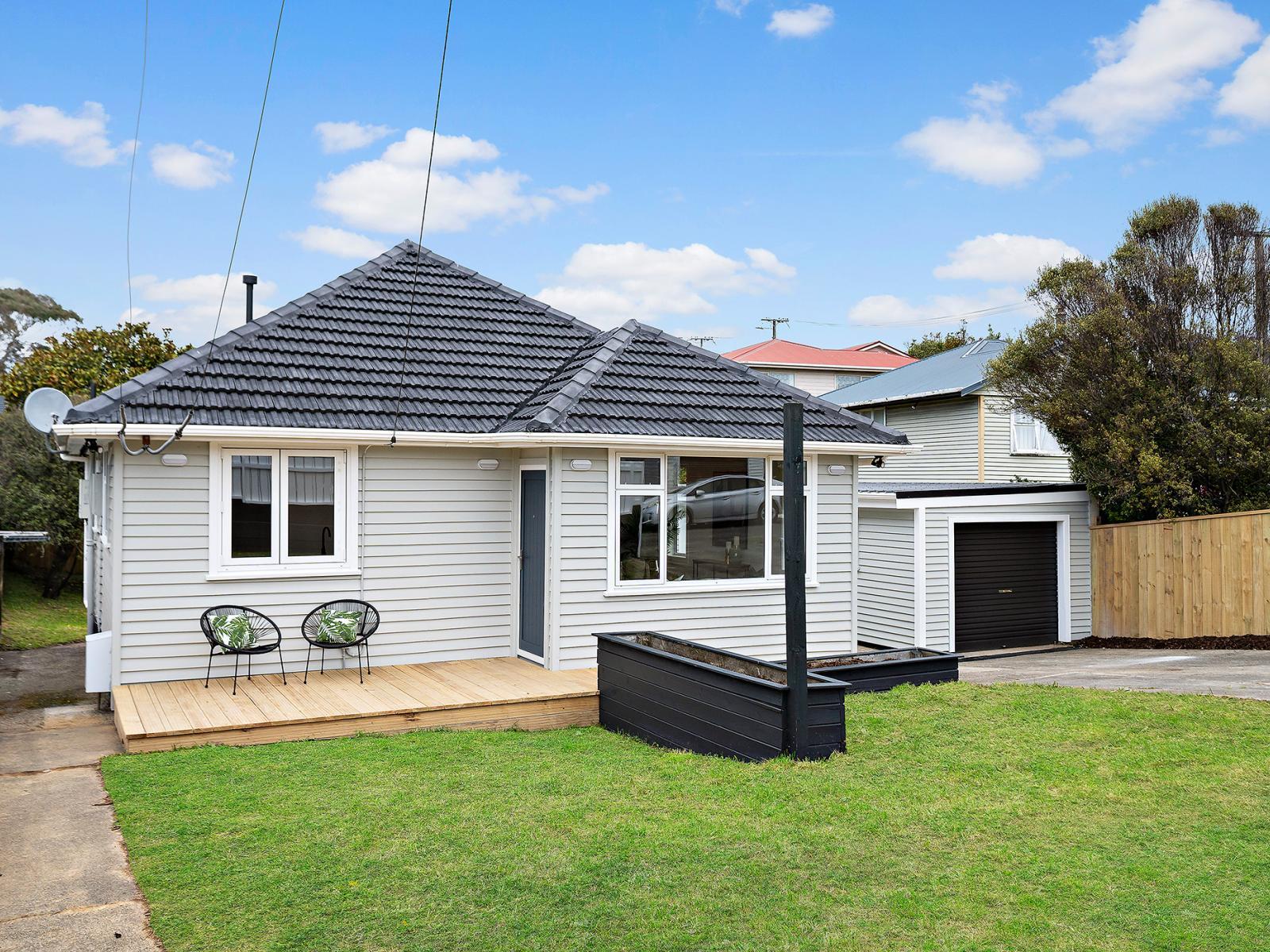 7 Massey Street, Tawa 7 Massey Street, Tawa