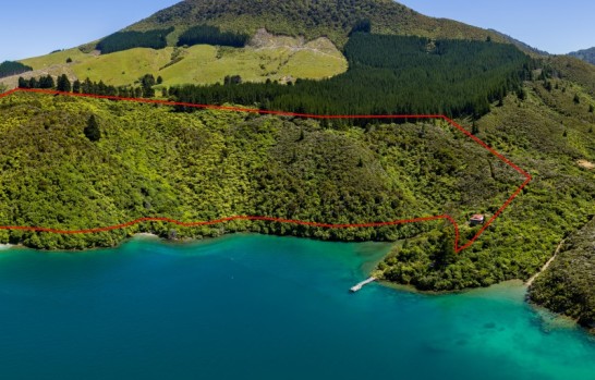 Waiona Bay Marlborough Sounds