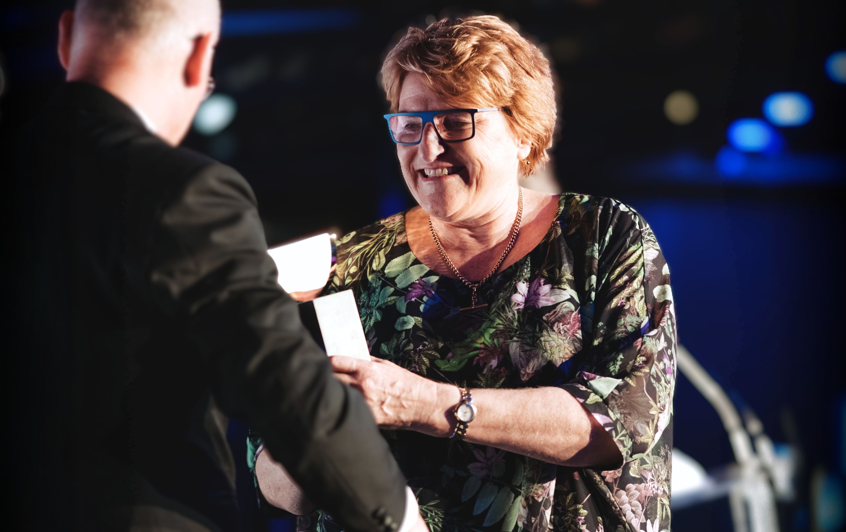 Linda Harley accepting the 2025 REINZ Business Broking Office of the Year – Small. 