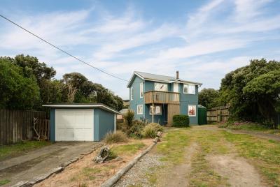 6-estuary-street-makara-beach