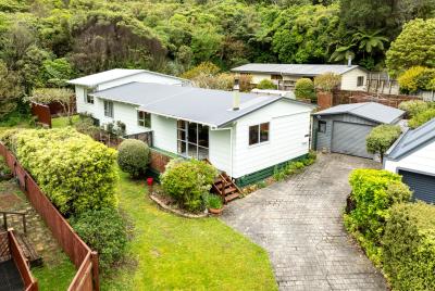 12-fiona-grove-karori