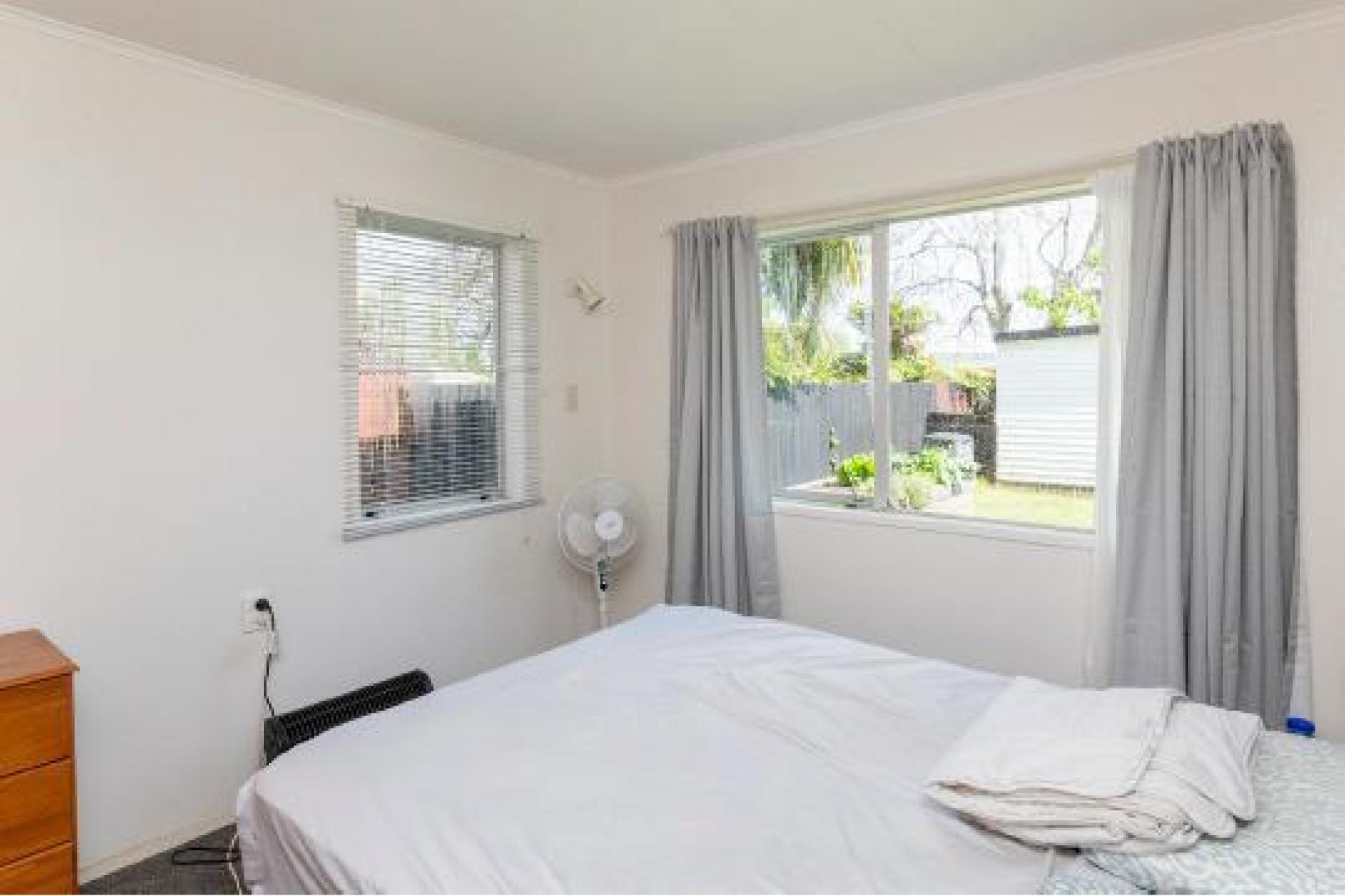 Unit B, 113 Lytton Road , Riverdale