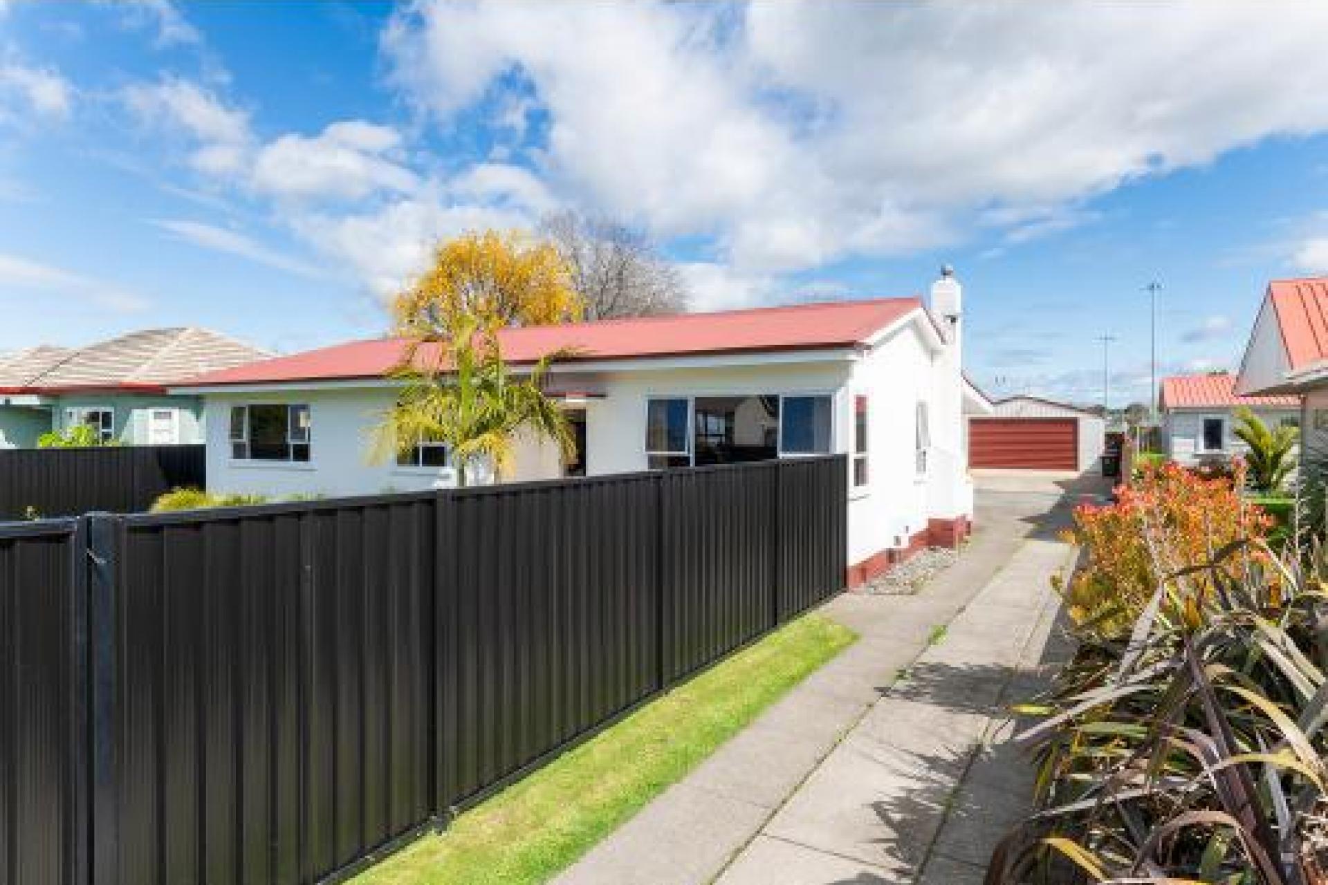 113 Lytton Road , Riverdale