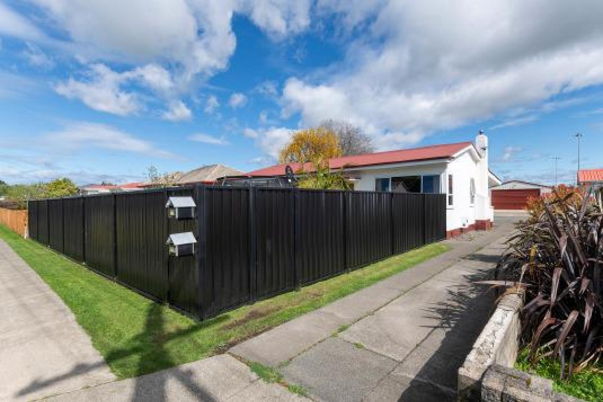 113 Lytton Road , Riverdale