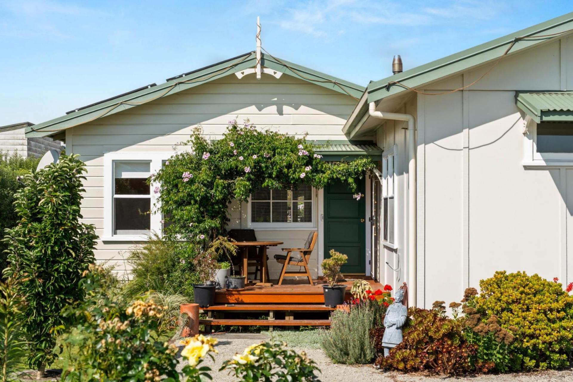 6 Kanakanaia , Te Karaka