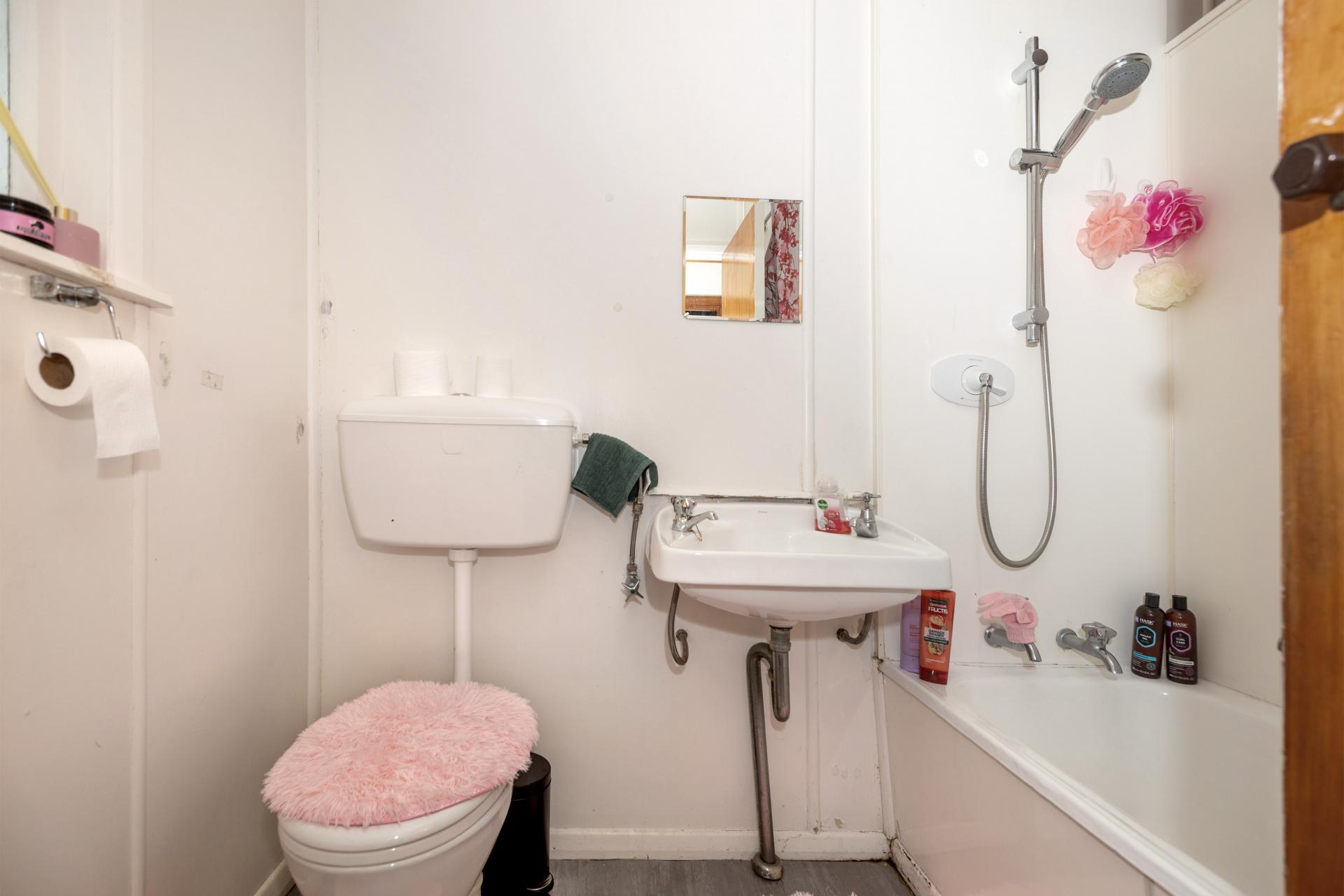 26,28,30 Cavendish Crescent, Outer Kaiti