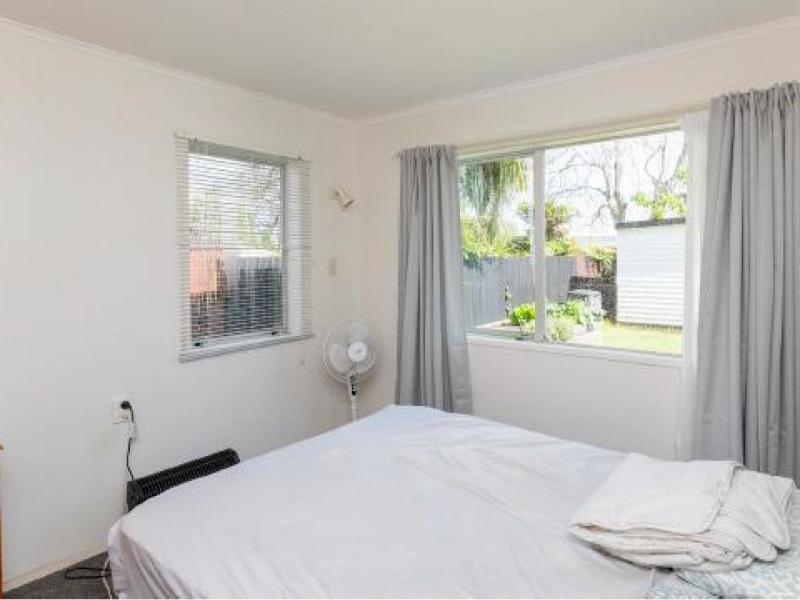 Unit B, 113 Lytton Road , Riverdale