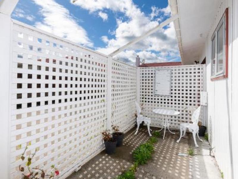 Unit B, 113 Lytton Road , Riverdale