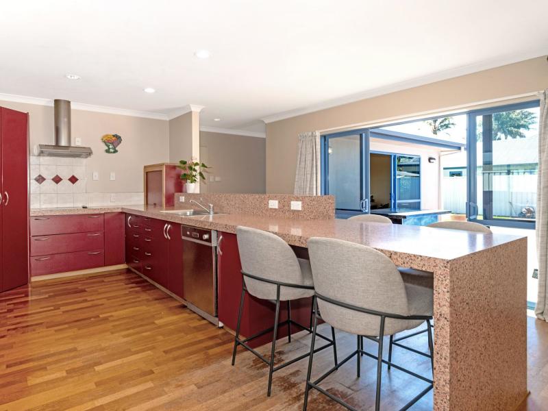 116-potae-avenue-lytton-west