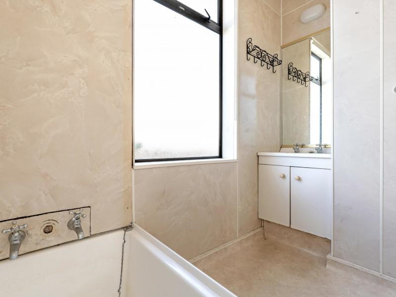 14 De Lautour Road, Kaiti