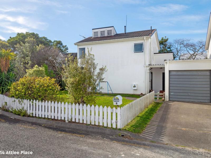 12 and 13 Attlee Place, Gisborne