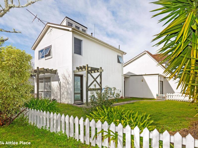 12 and 13 Attlee Place, Gisborne