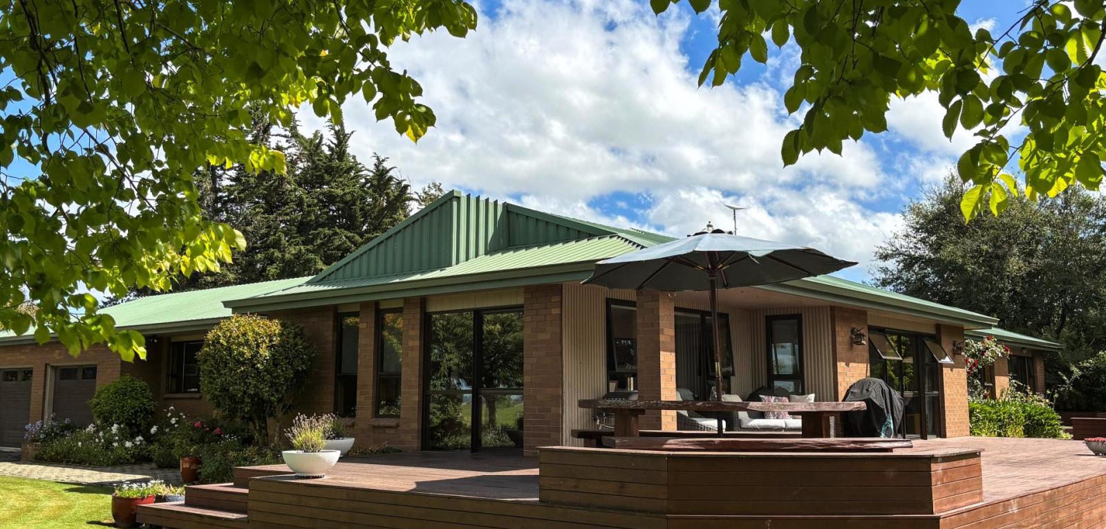 867 Hundred Line Road East