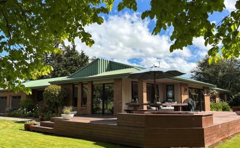 867 Hundred Line Road East