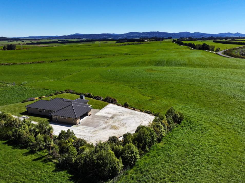 461 Cross Road, Pebbly Hill