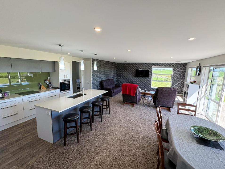 461 Cross Road, Pebbly Hill