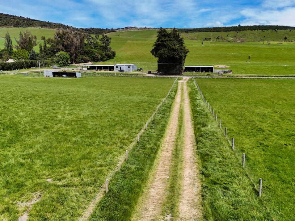 200 Caroline Valley Road, Caroline