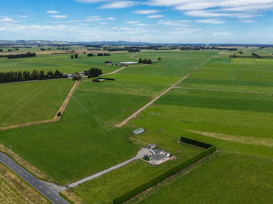 867 Hundred Line Road East, South Hillend