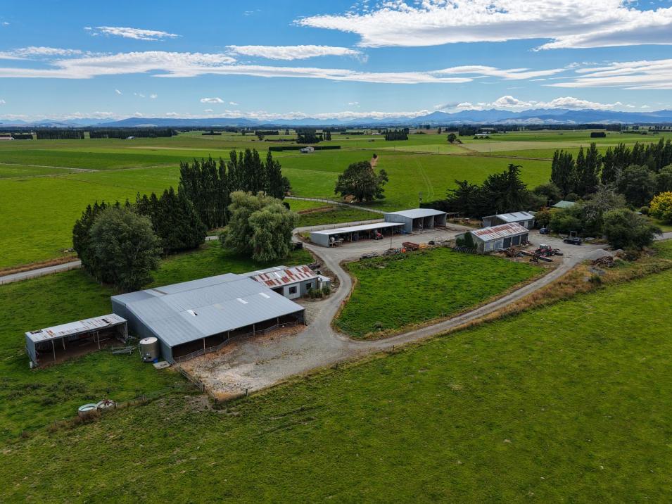 867 Hundred Line Road East, South Hillend