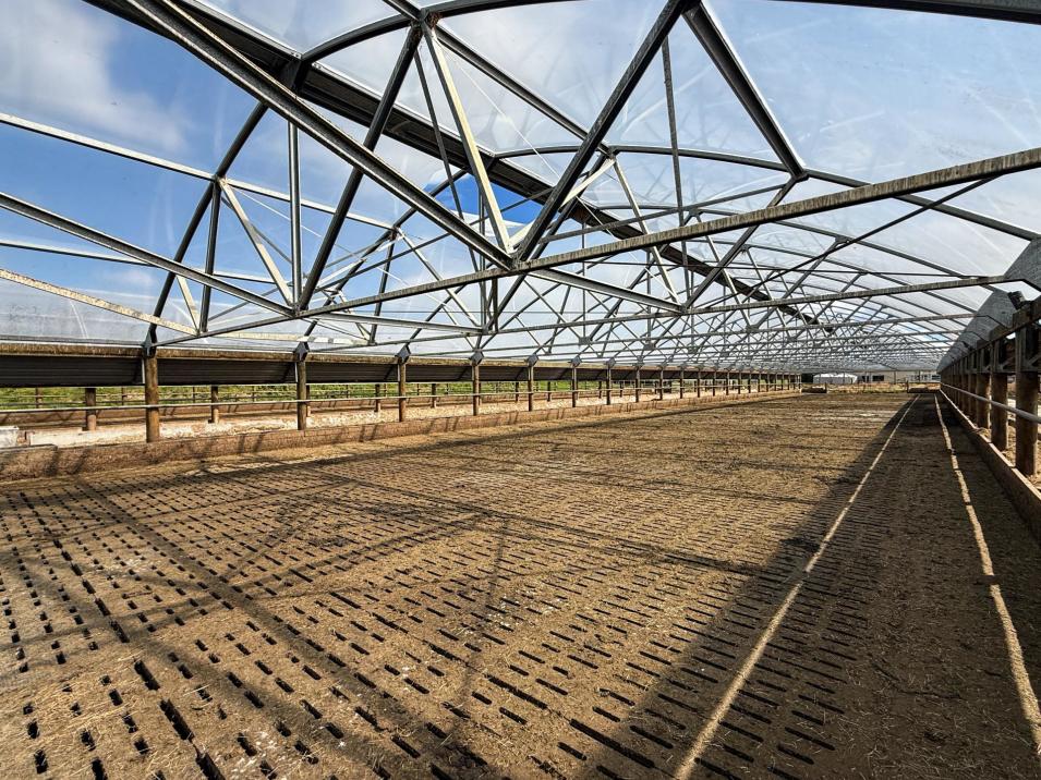 867 Hundred Line Road East, South Hillend