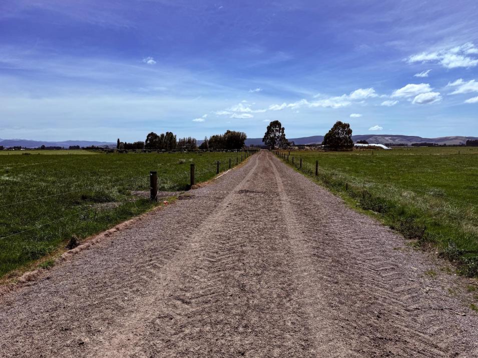 867 Hundred Line Road East, South Hillend