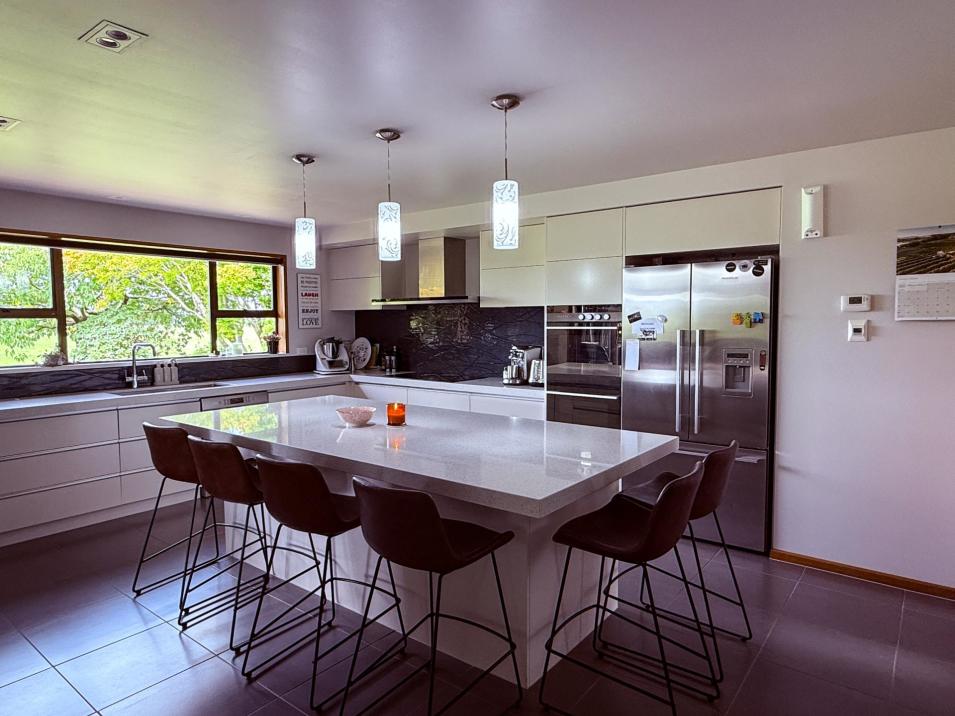 867 Hundred Line Road East, South Hillend