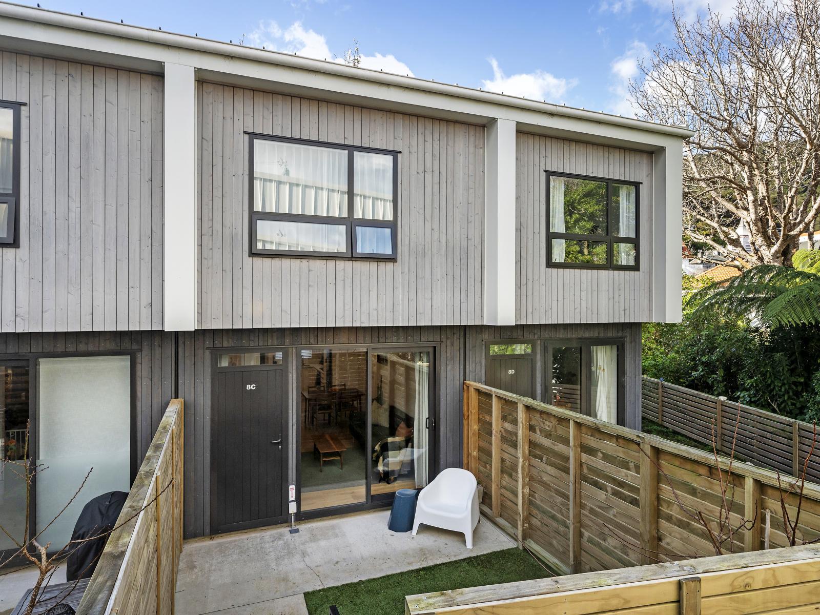 8C Ferry Road, Days Bay