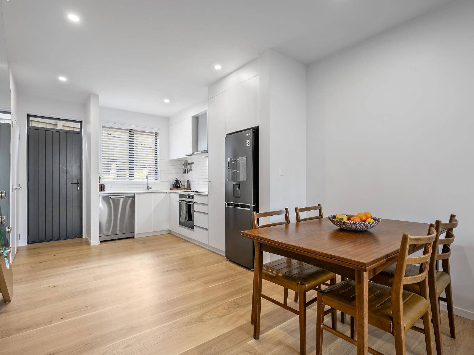 8C Ferry Road, Days Bay