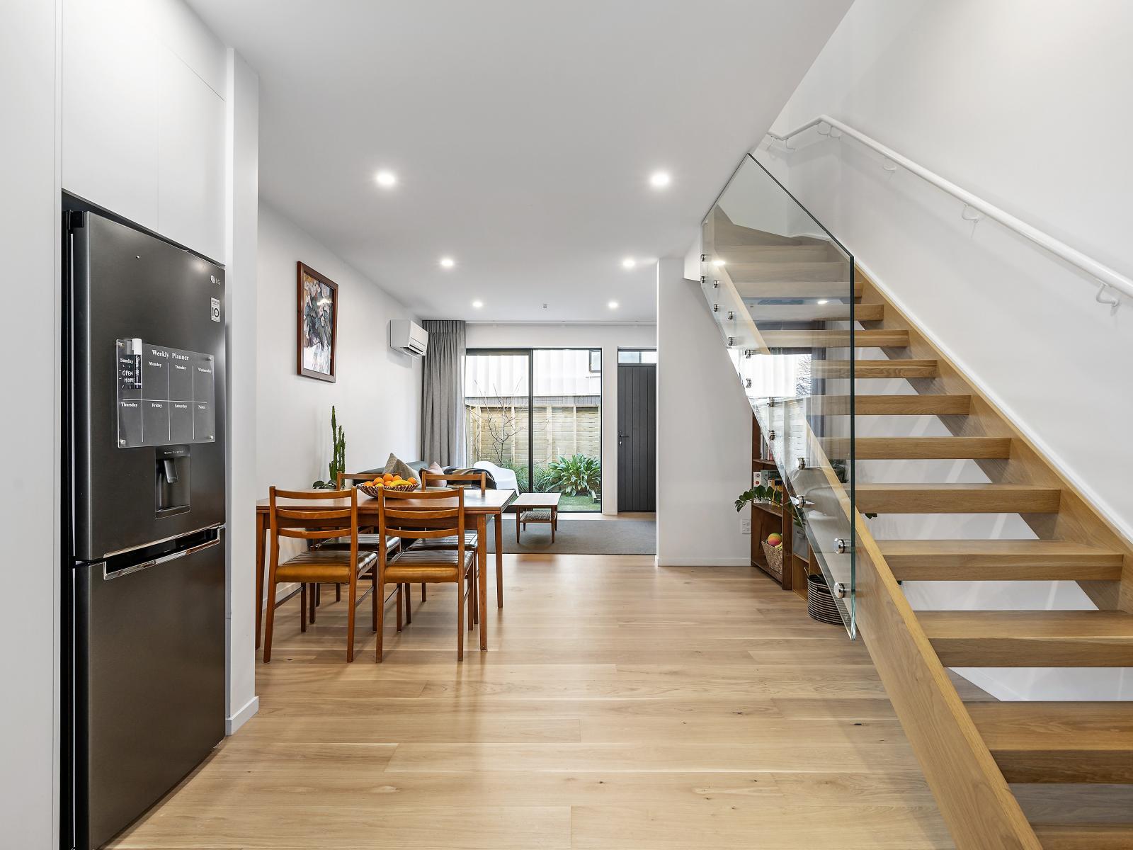 8C Ferry Road, Days Bay