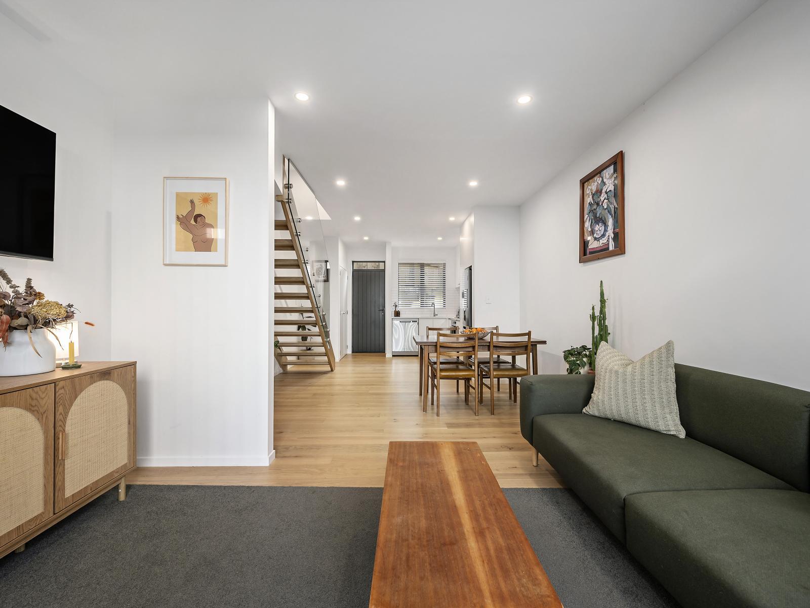 8C Ferry Road, Days Bay