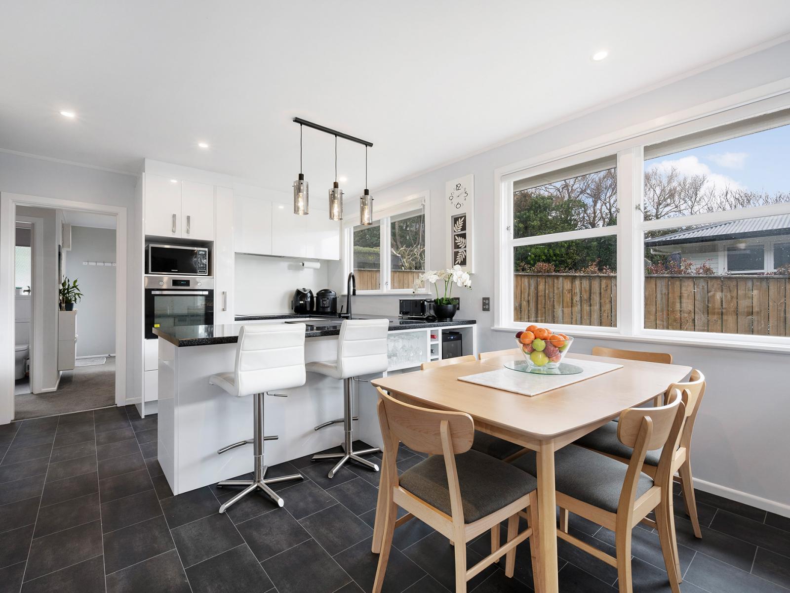 6 Jay Street, Paparangi