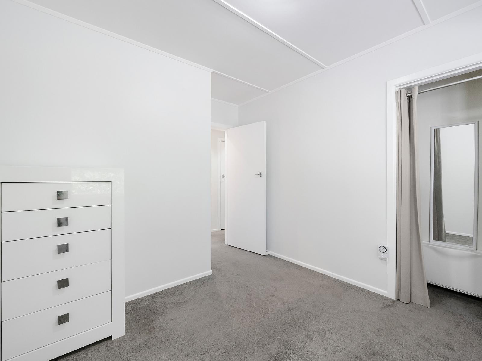 6 Jay Street, Paparangi