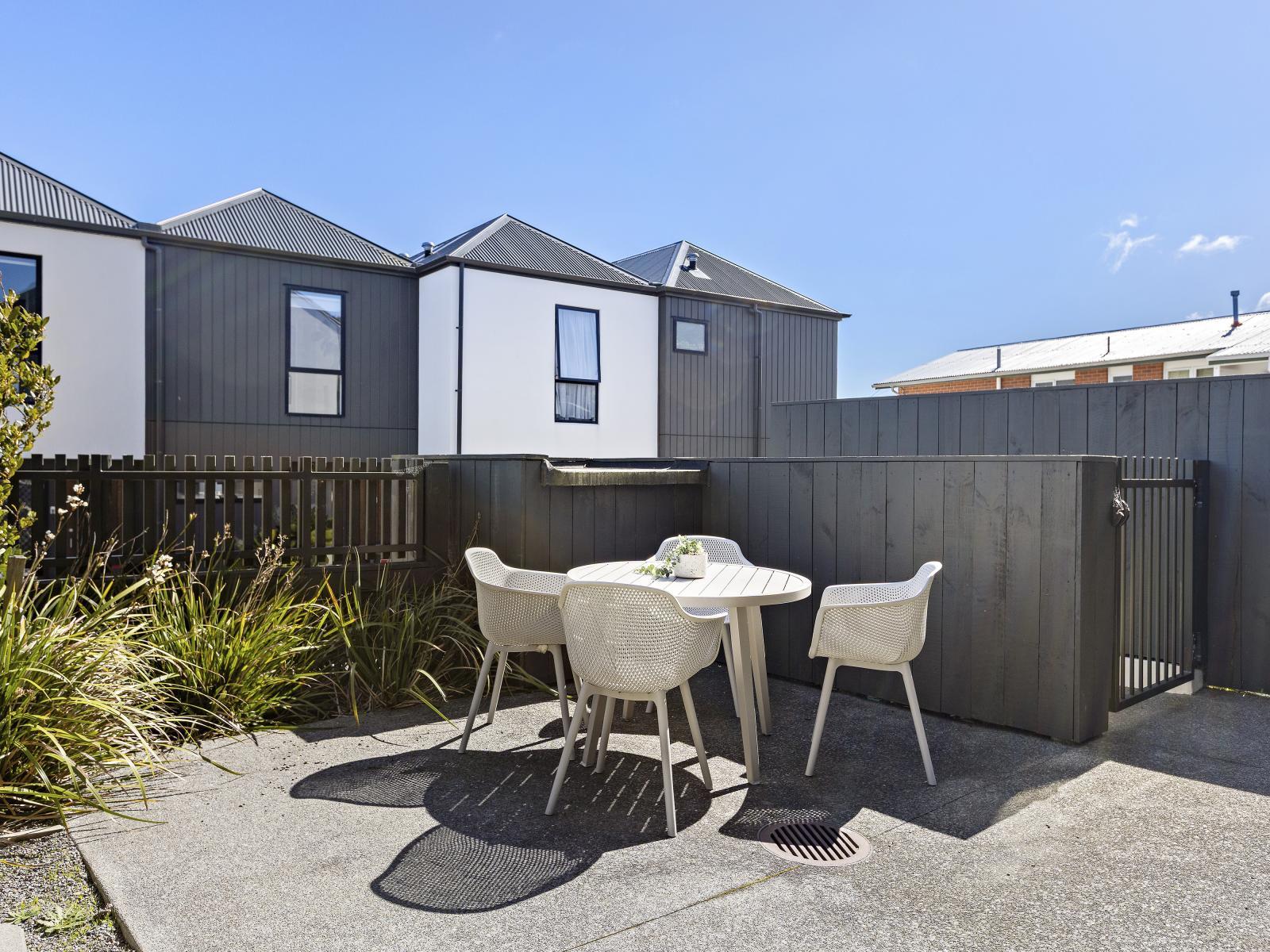 Unit 19, 6 Oswald Crescent, Paparangi