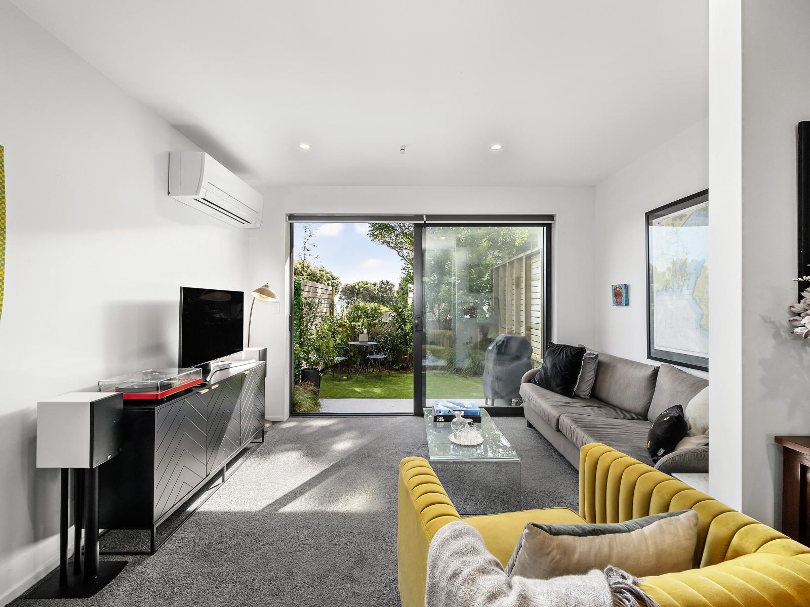 4C Ferry Road, Days Bay