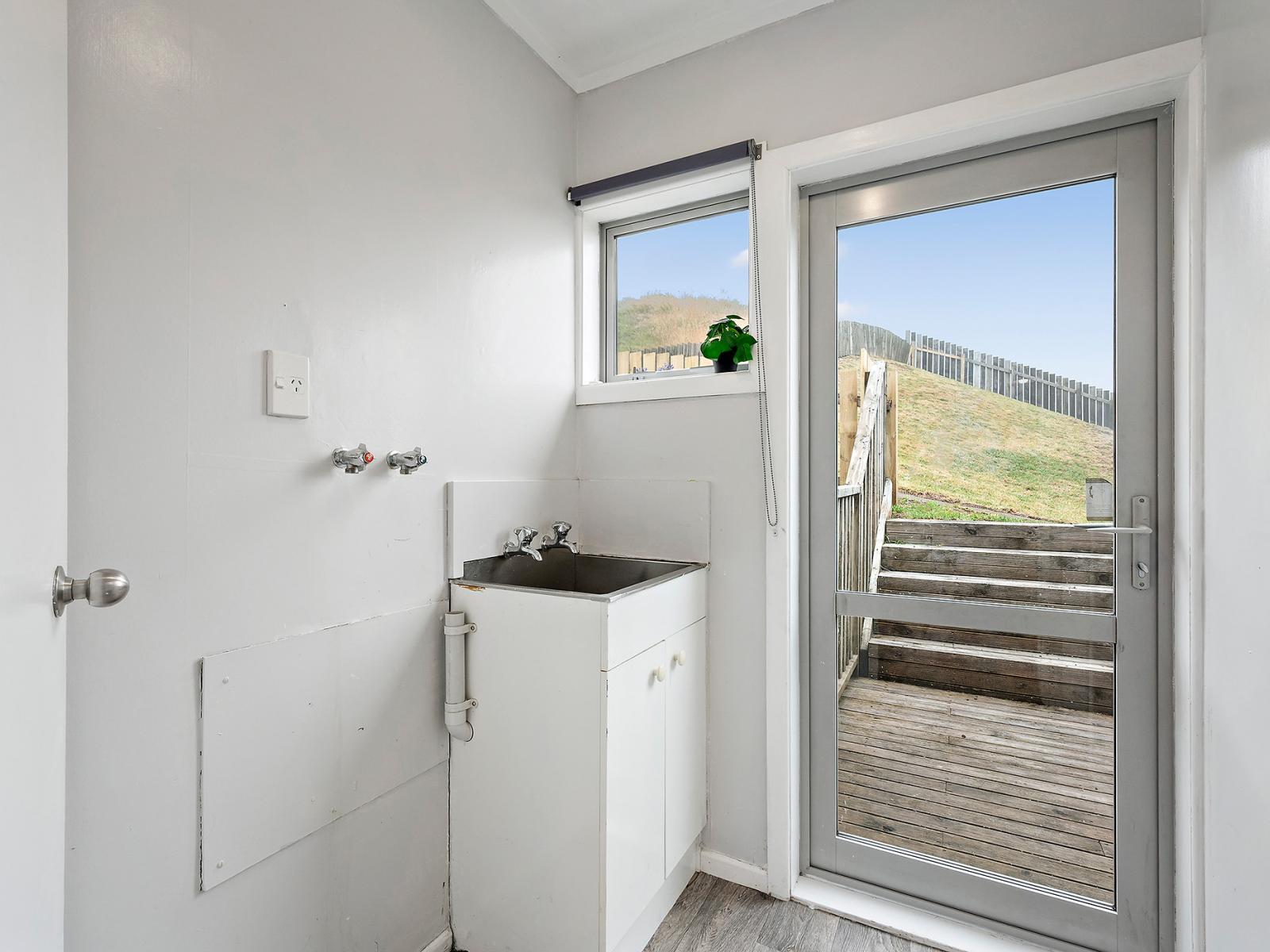 Unit 1, 7 Chetwode Grove, Newlands