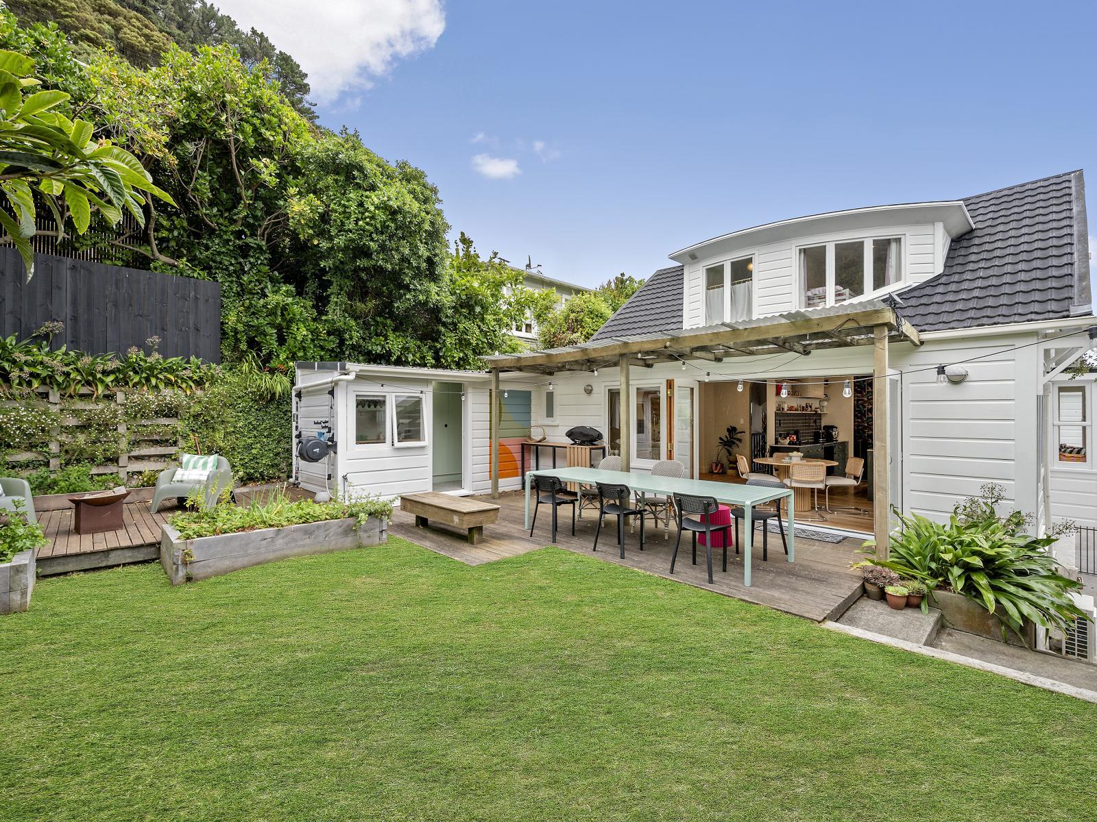 5 Manuka Terrace, Eastbourne