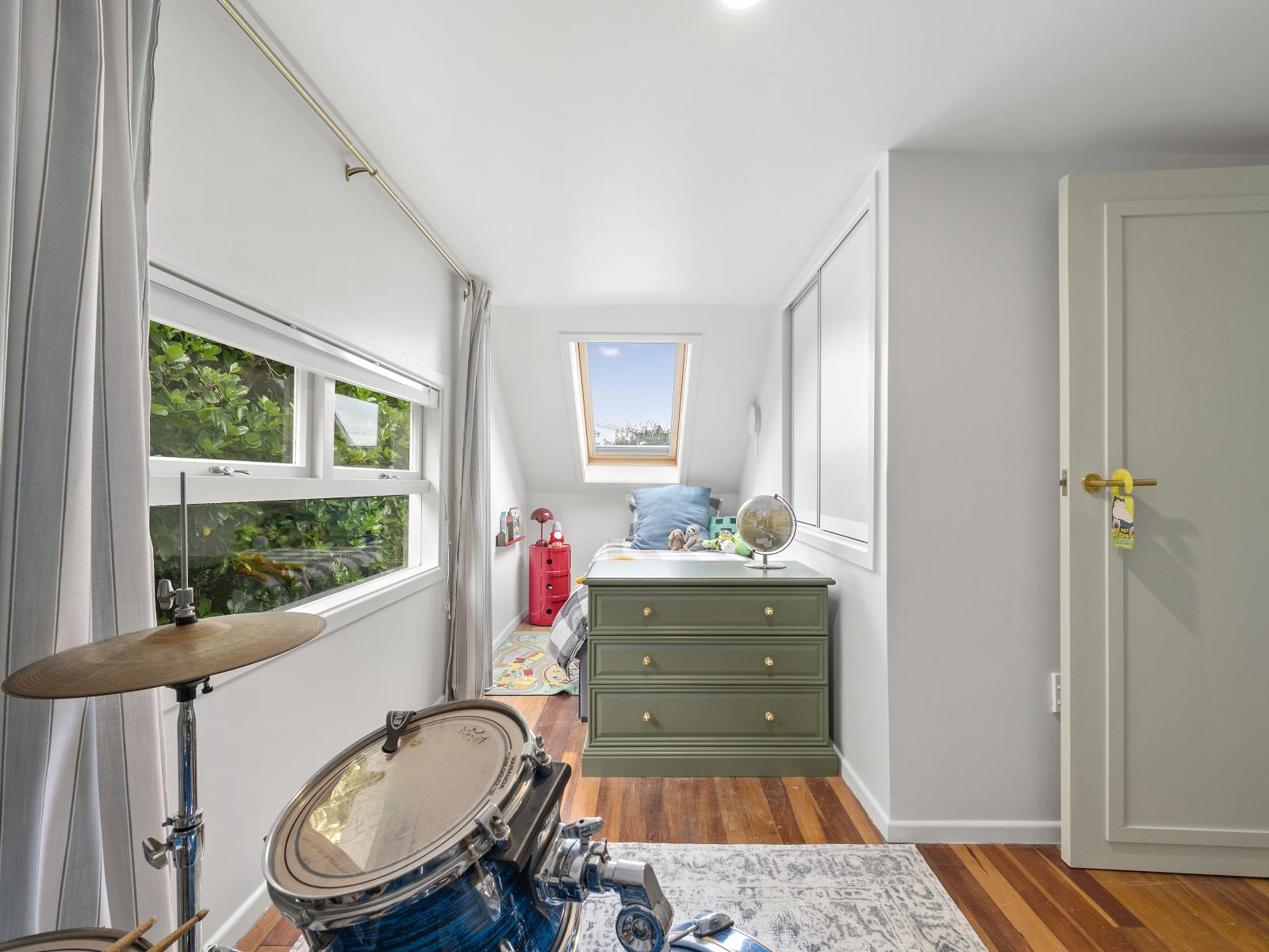5 Manuka Terrace, Eastbourne