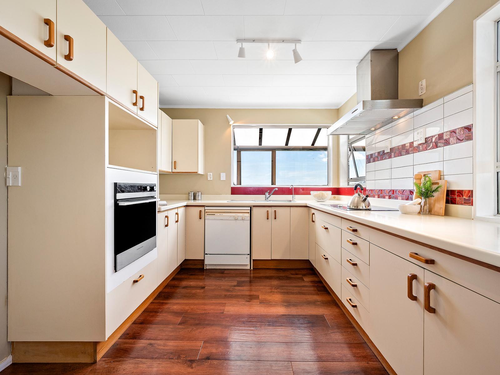 7 Tree Top Lane, Paparangi