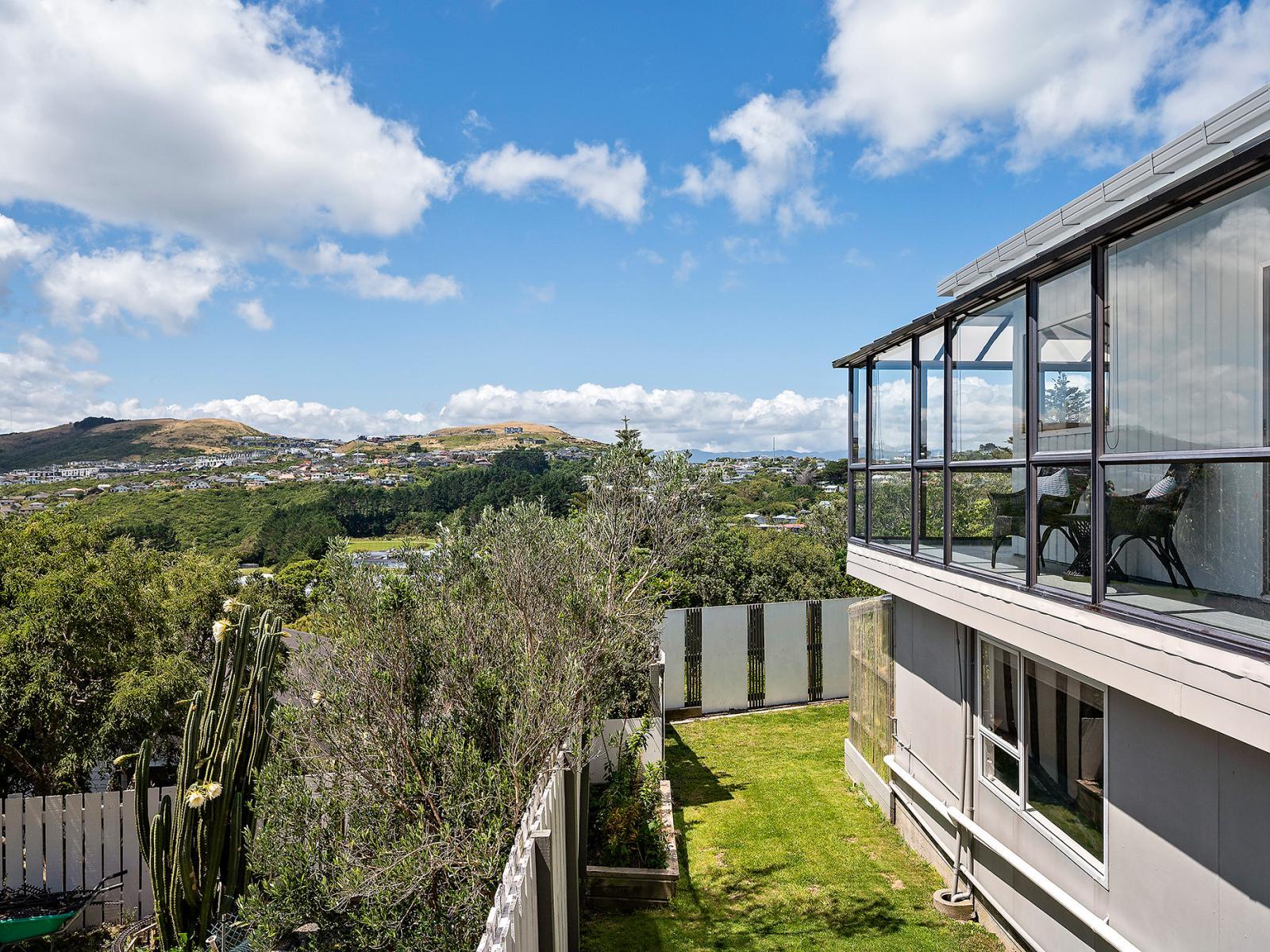 7 Tree Top Lane, Paparangi