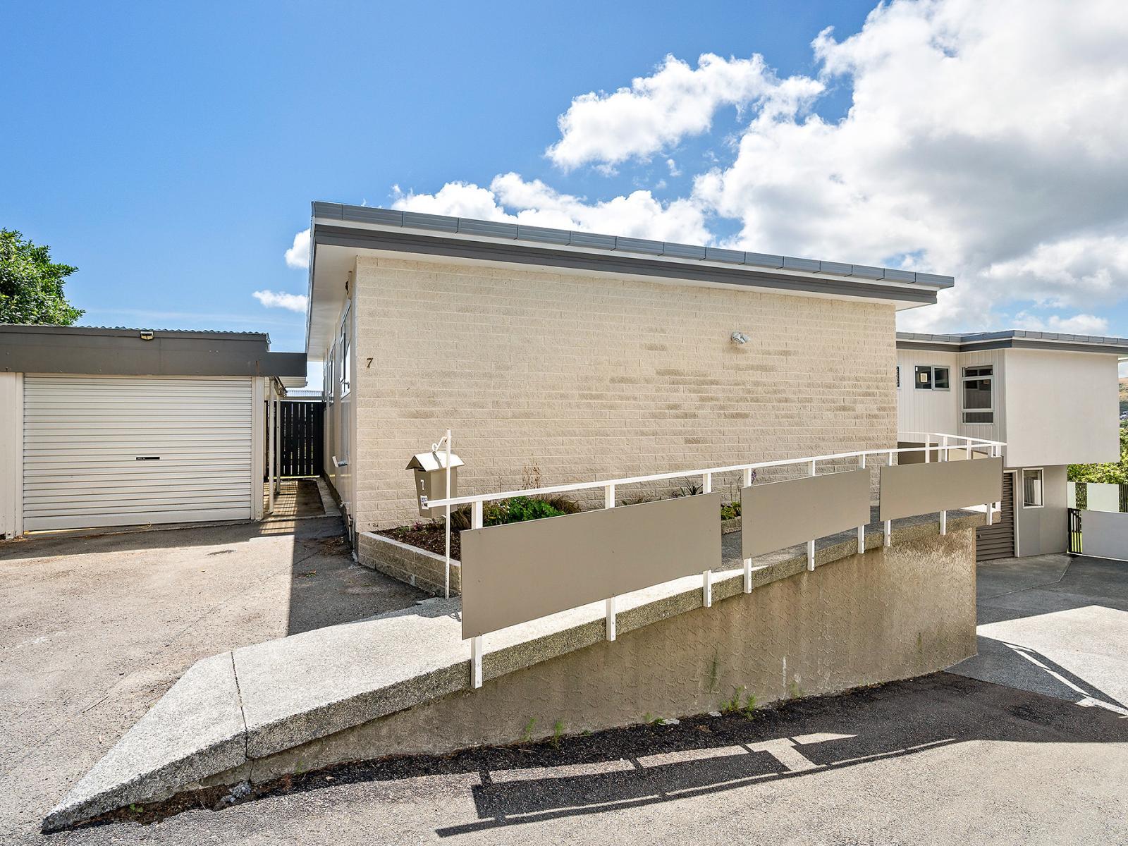 7 Tree Top Lane, Paparangi