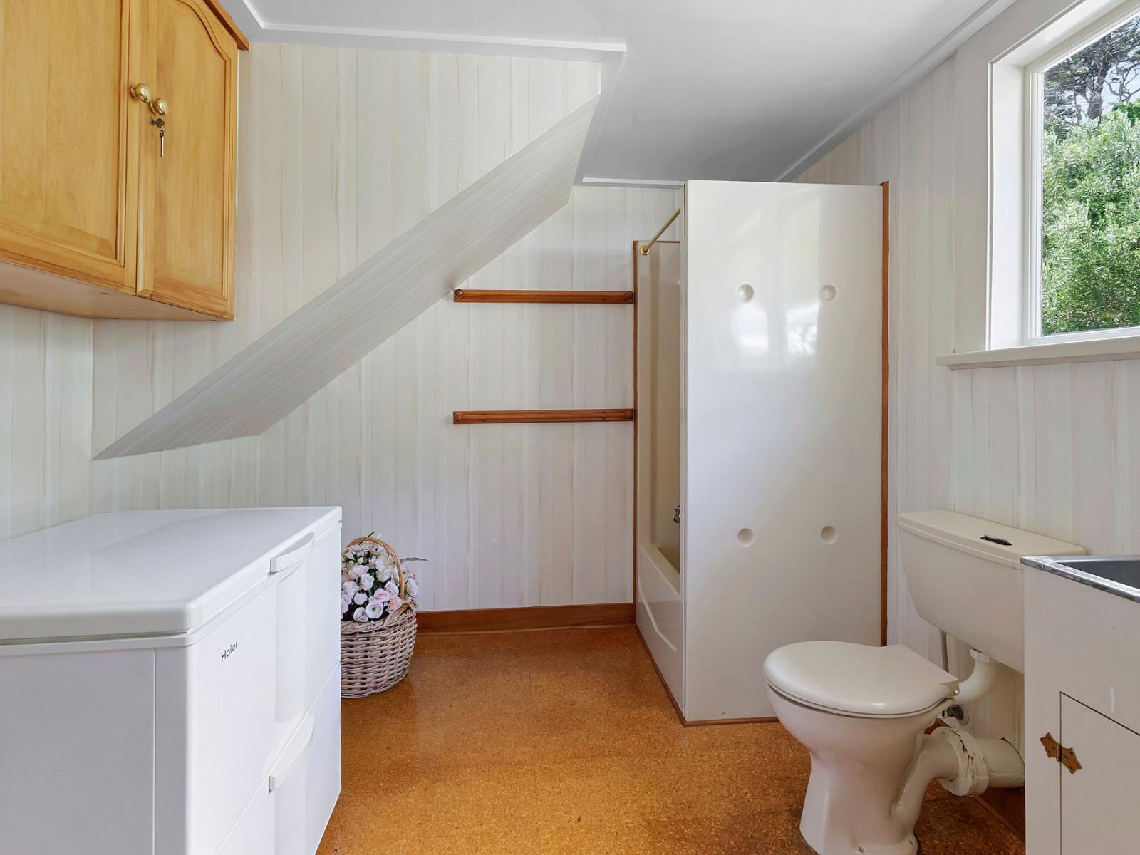 28 Kotari Road, Days Bay, Eastbourne 28 Kotari Road, Days Bay, Eastbourne