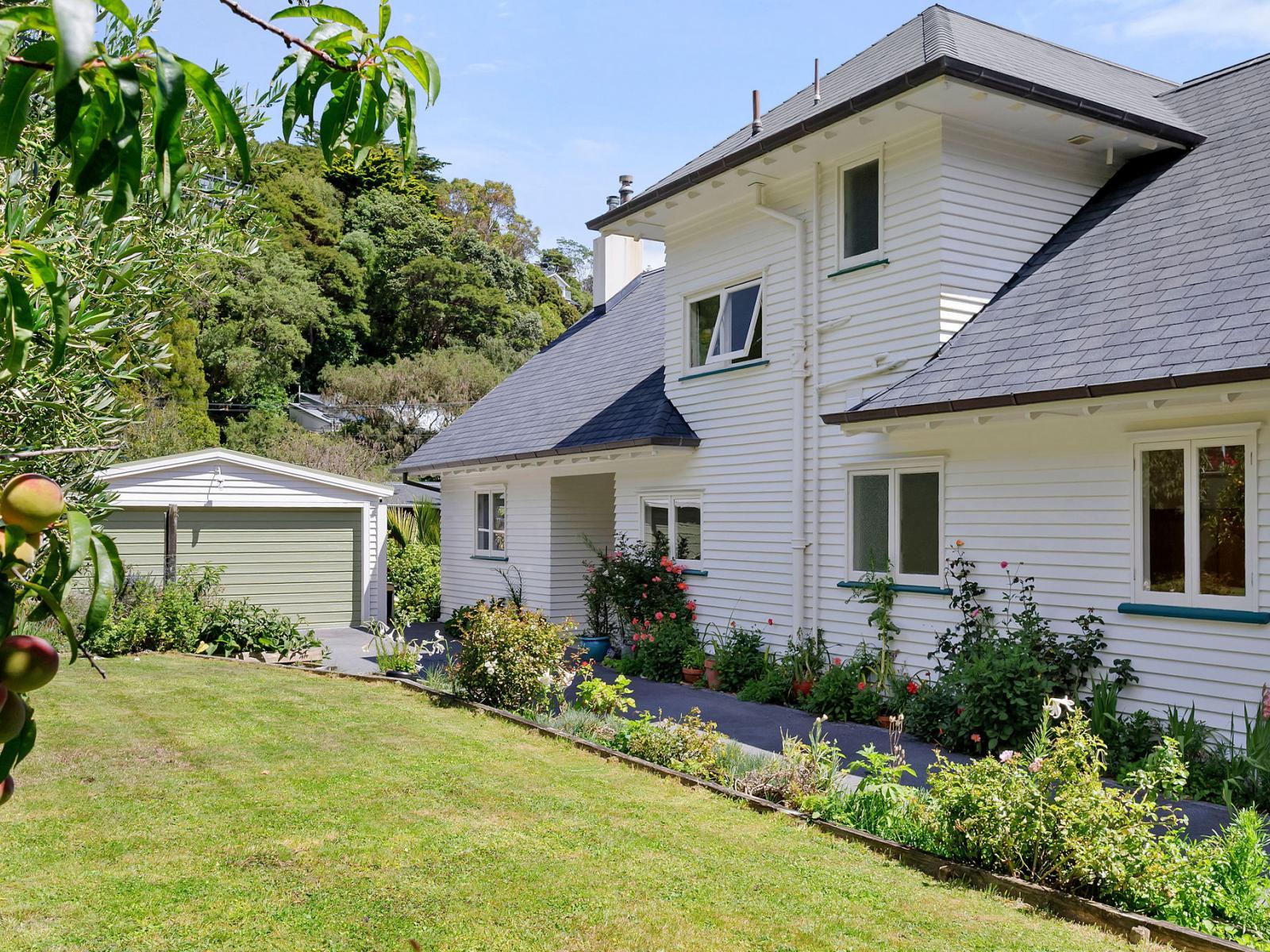 28 Kotari Road, Days Bay, Eastbourne 28 Kotari Road, Days Bay, Eastbourne