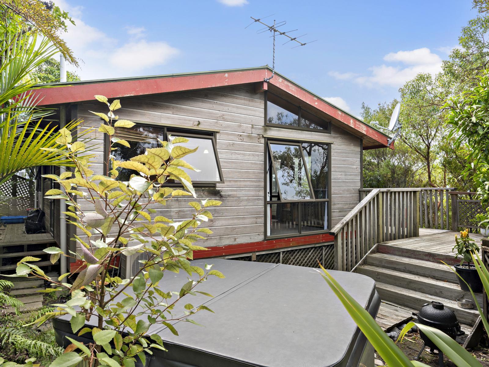 6A Jacaranda Grove, Maungaraki