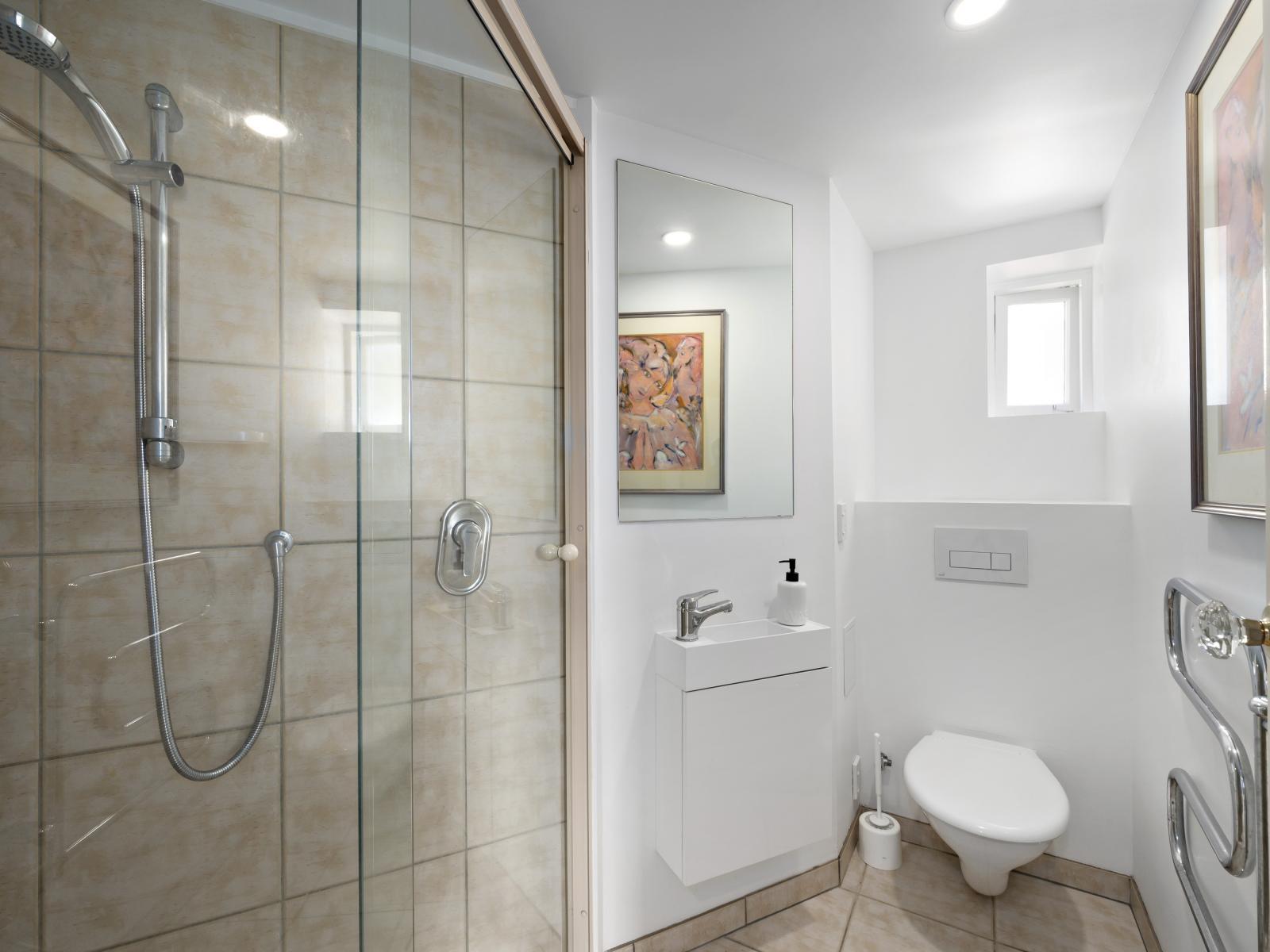 Unit 9, 202 Oriental Parade, Oriental Bay