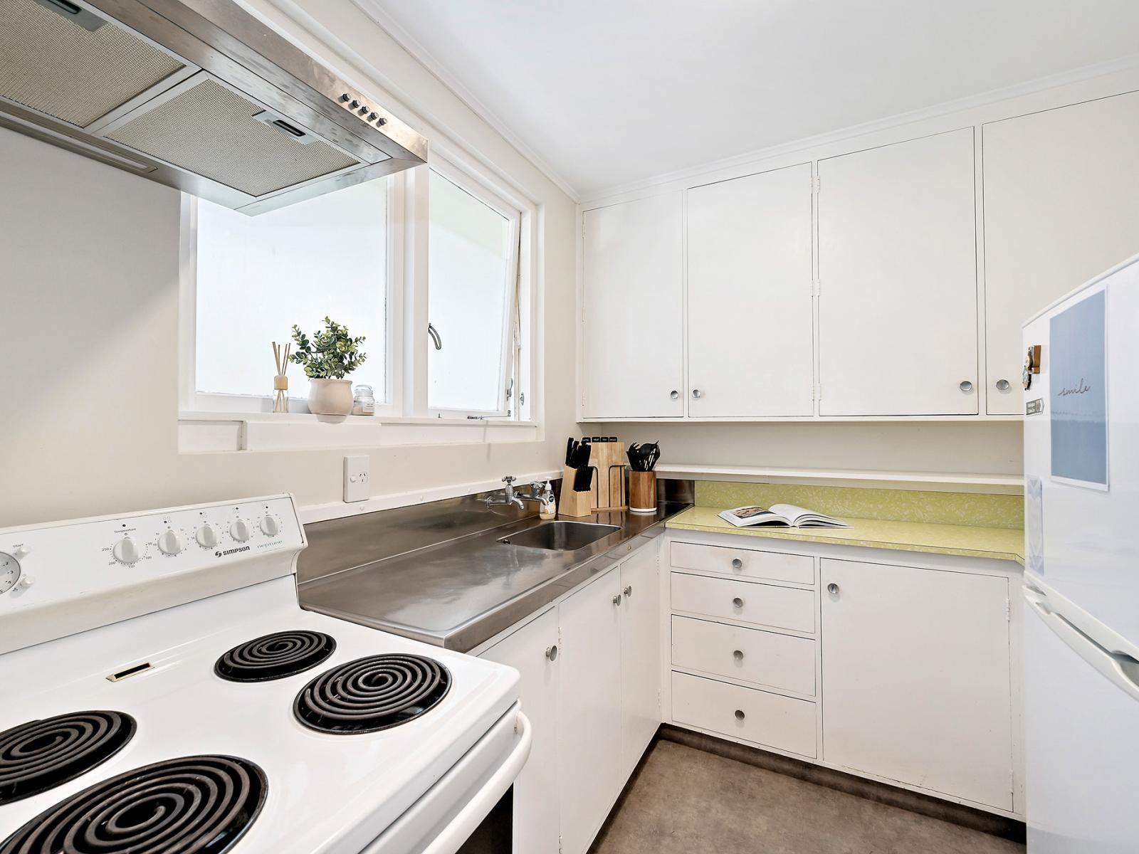 Unit 2, 18 Agra Crescent, Khandallah