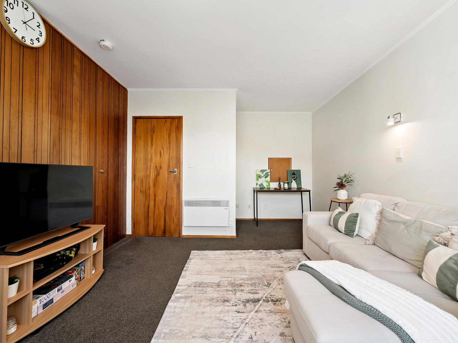 Unit 2, 18 Agra Crescent, Khandallah