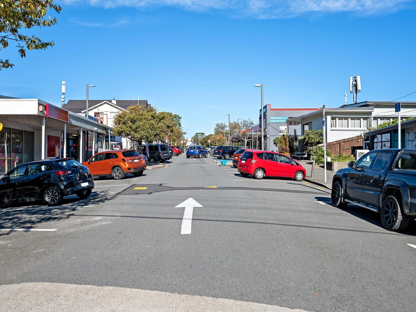 Unit 2, 18 Agra Crescent, Khandallah